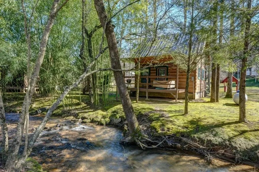Cobb Creek Cabins alpaca farm